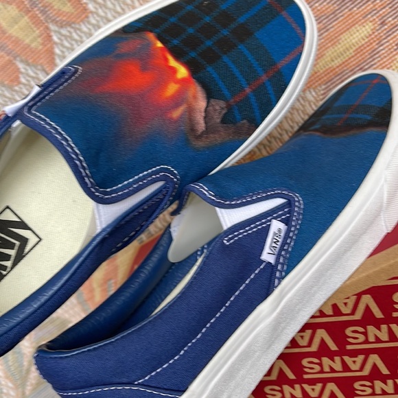 Vans WMNS Classic Slip-0n
Big Reveal Classics Navy/
VN000XG81P4
Sneakers - Picture 15 of 16